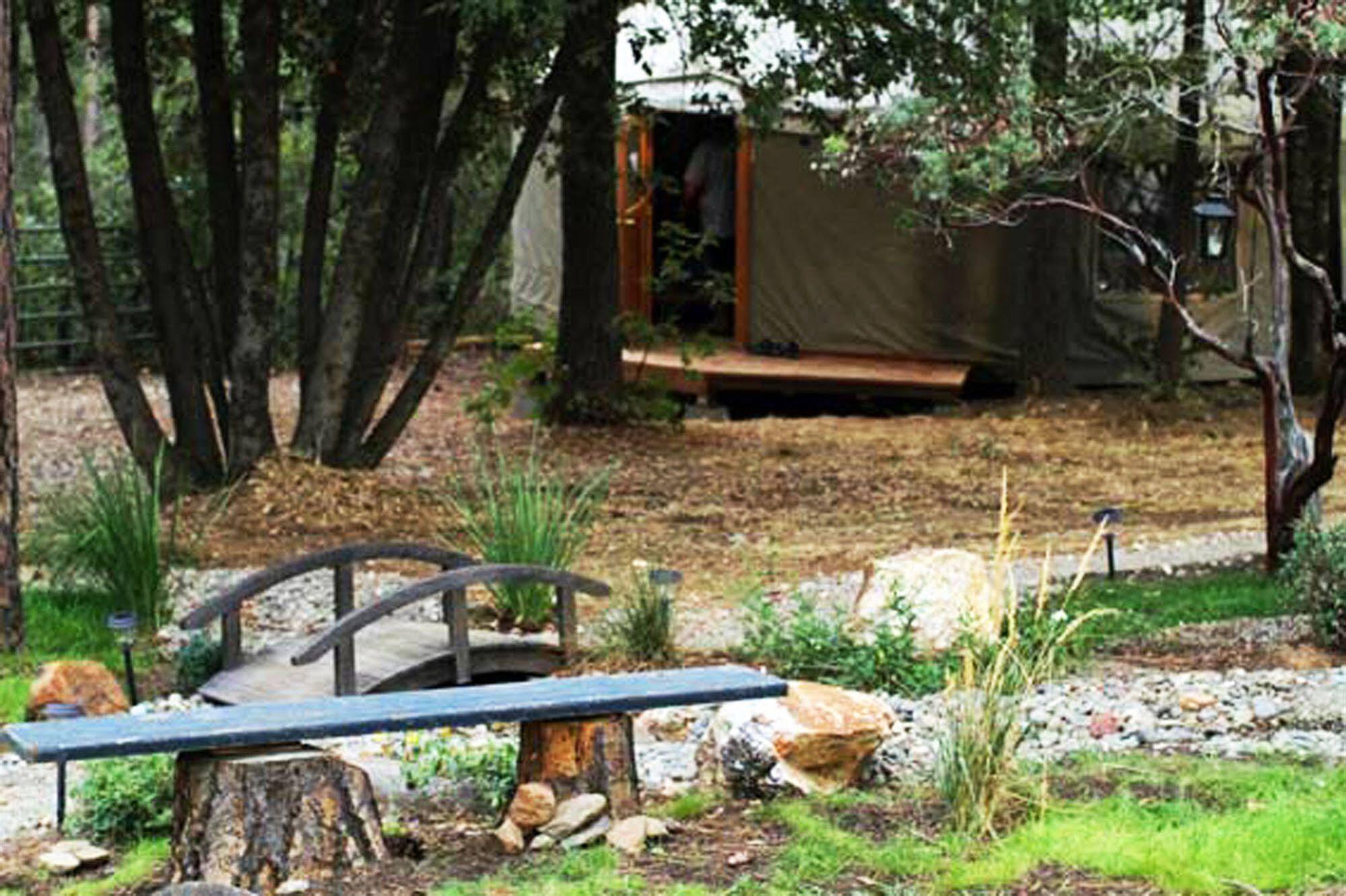 The Red Rooster Lodge Coulterville Dış mekan fotoğraf